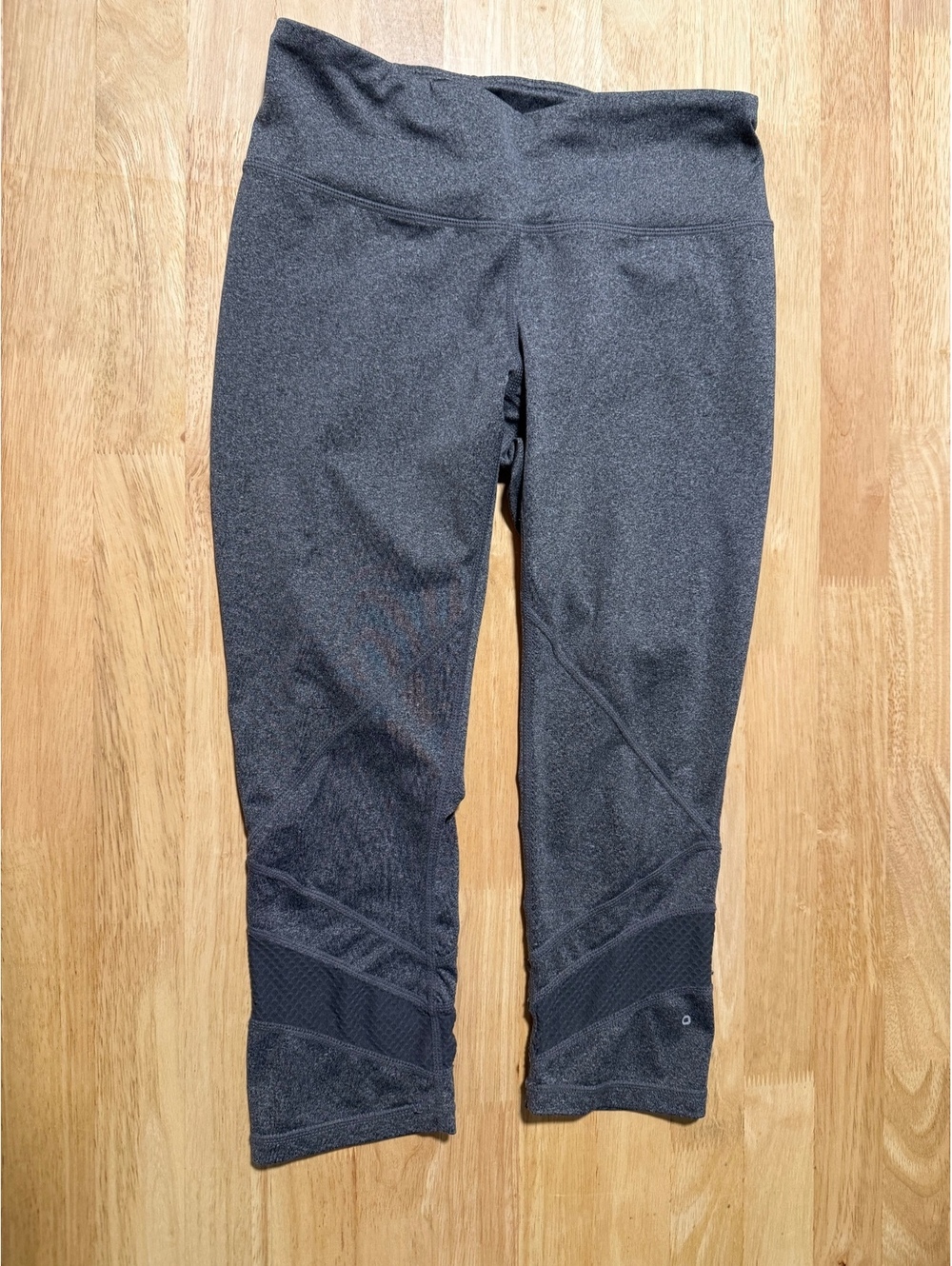 Reebok Women’s Grey Mesh Capri Leggings Estimated Small